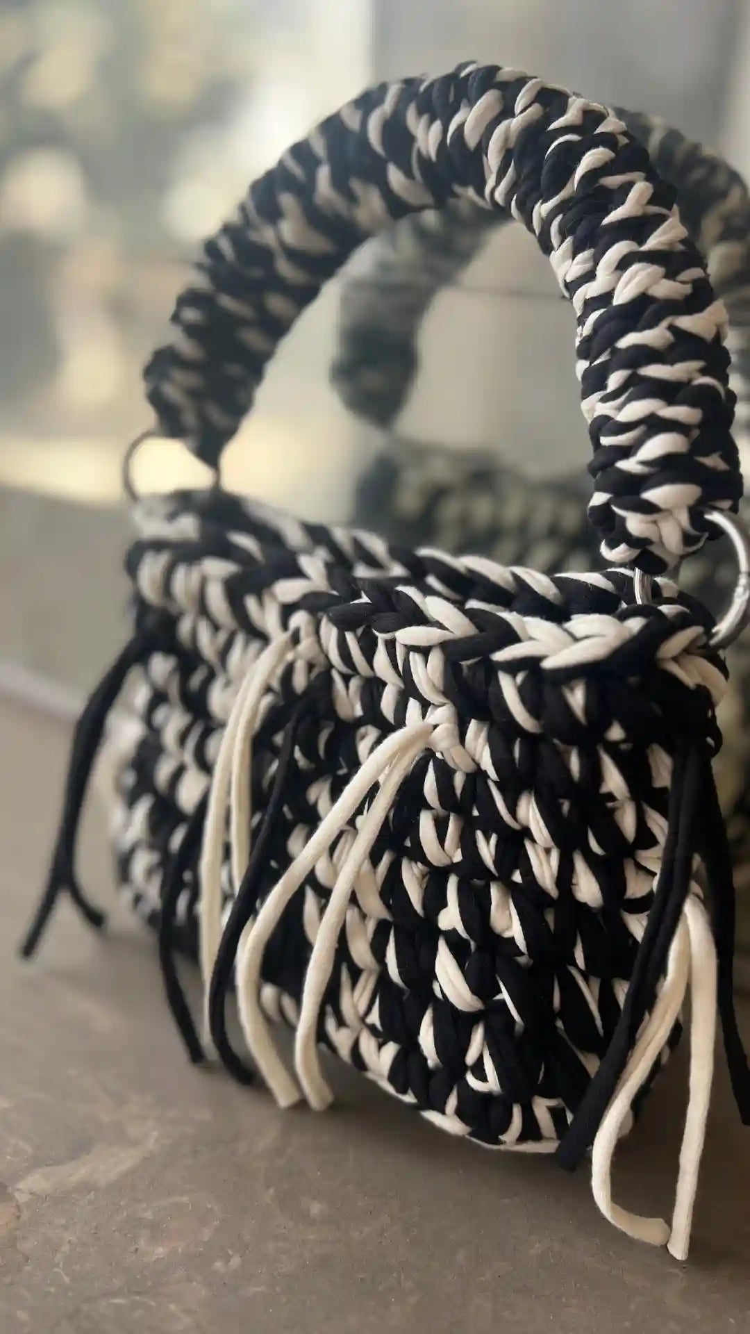 Monochic Bag